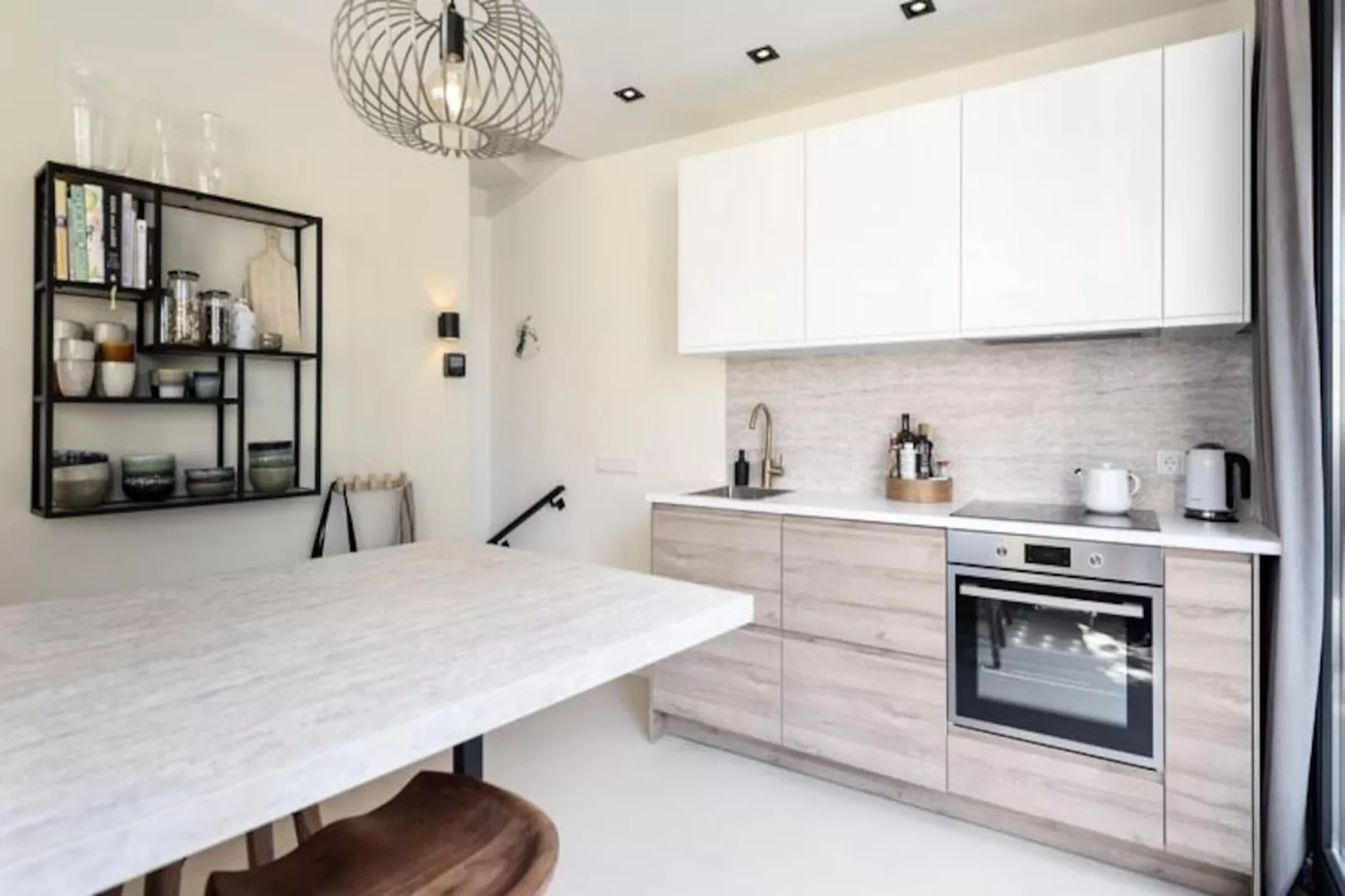 The Modern Burrow-Niet-getagd