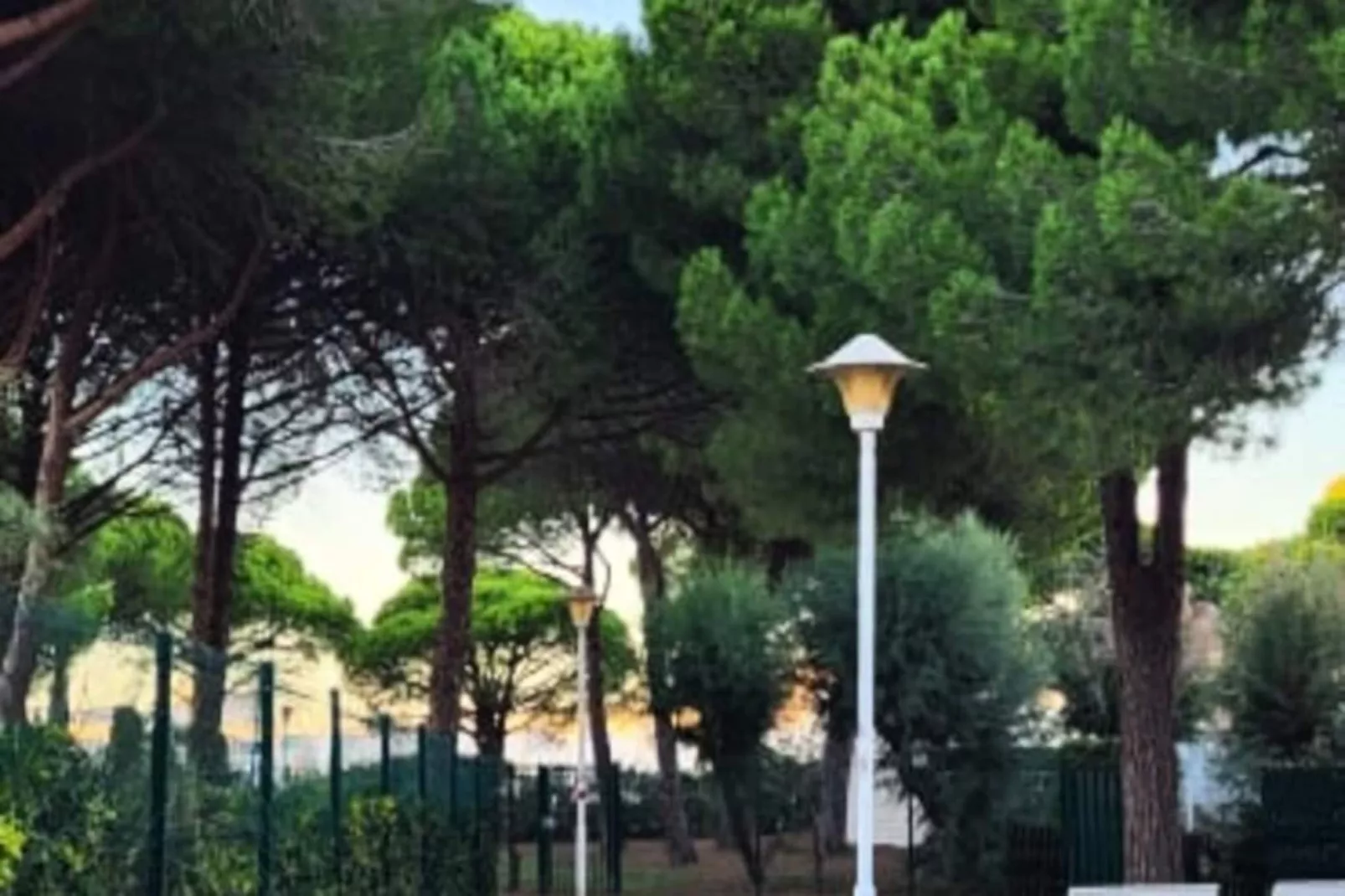 Résidence La Croisi&egrave;re : Vue Sur Les Bateaux, Balcon, R&eacute;nov&eacute;, Climatis&eacute;, Parking, .-Niet-getagd