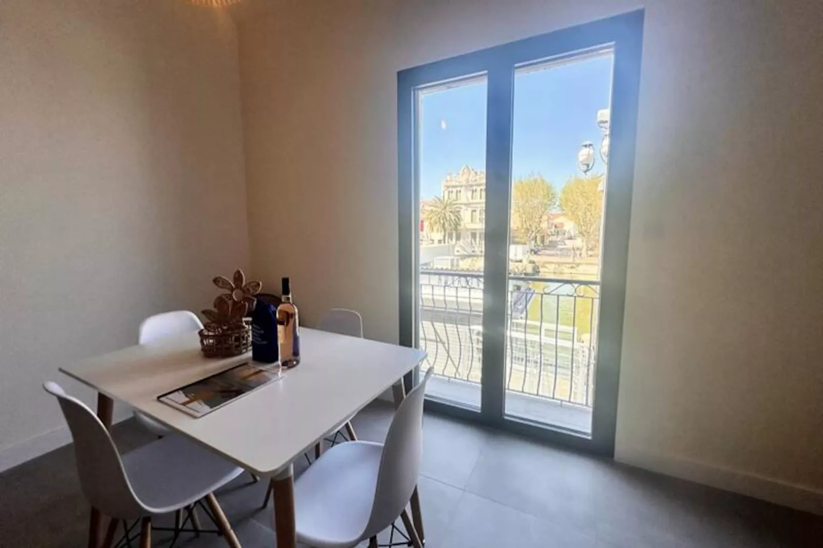 Résidence Les Palmiers -  Appartement Une Chambre Vue Canal-Niet-getagd