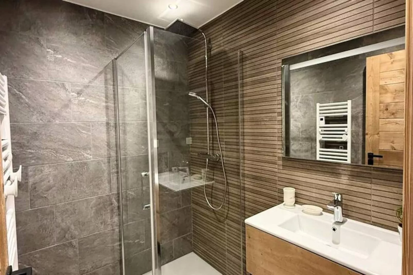 Résidence Complexe Aiguilles-Niet-getagd