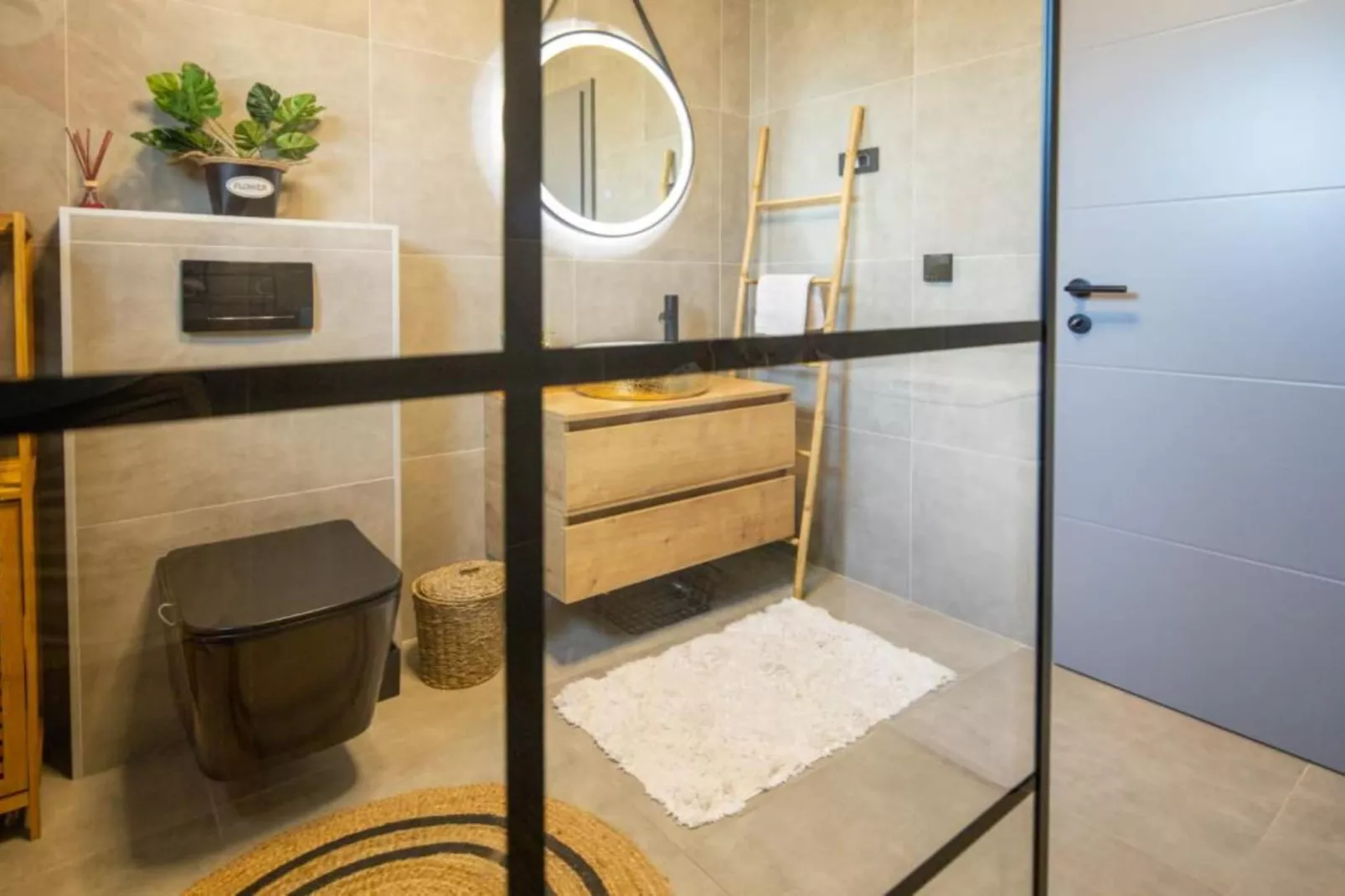 Lux Vintage House Bella Vita Biograd na Moru with Pool-Badkamer