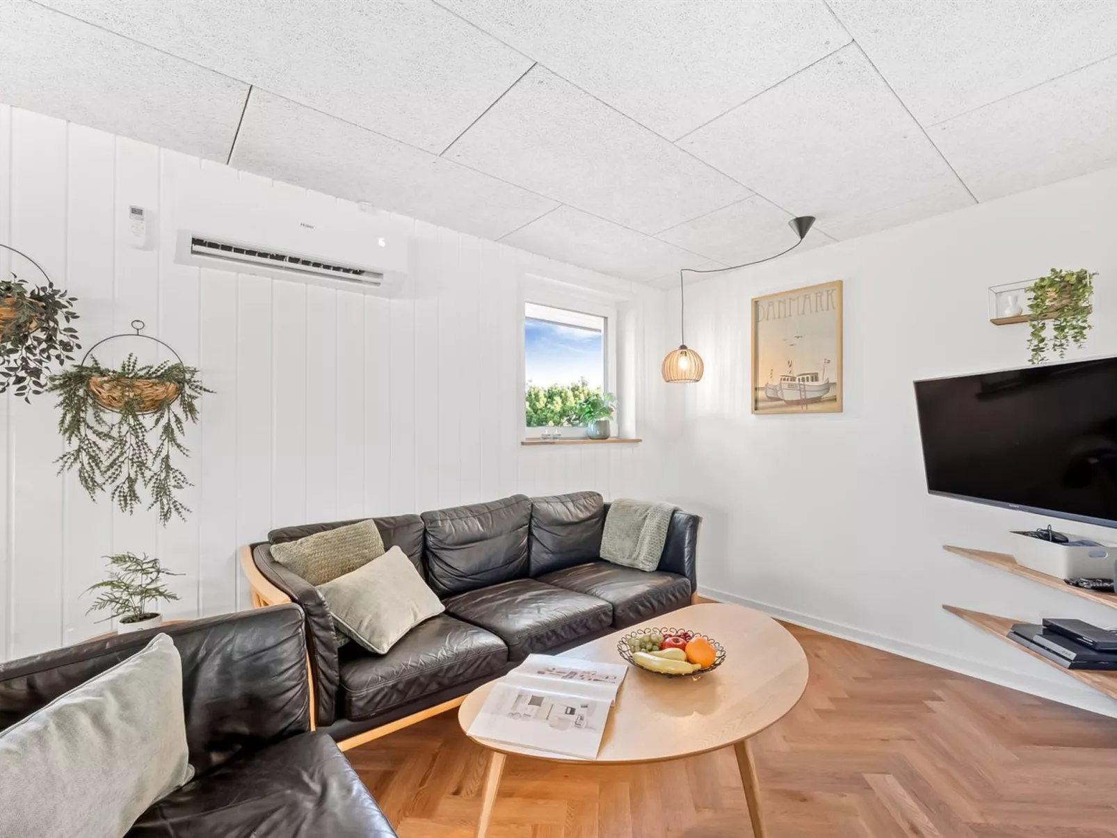 "Bela" -  from the sea-Binnen