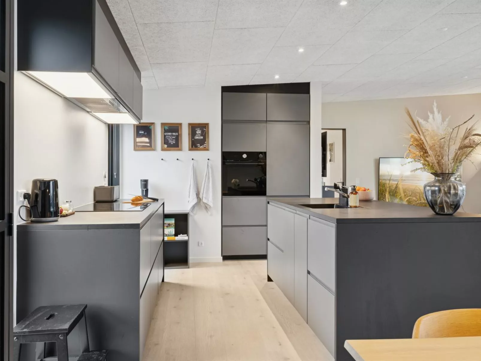 "Emelina" - 300m from the sea-Binnen