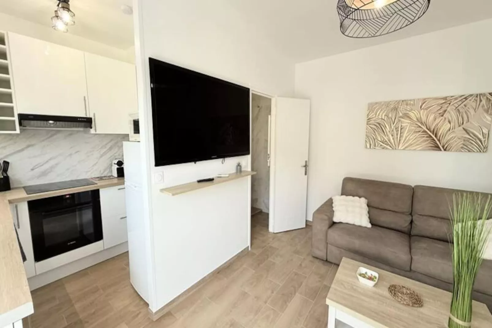 06cp - Beau T2 Super équipé Avec Terrasse-Niet-getagd