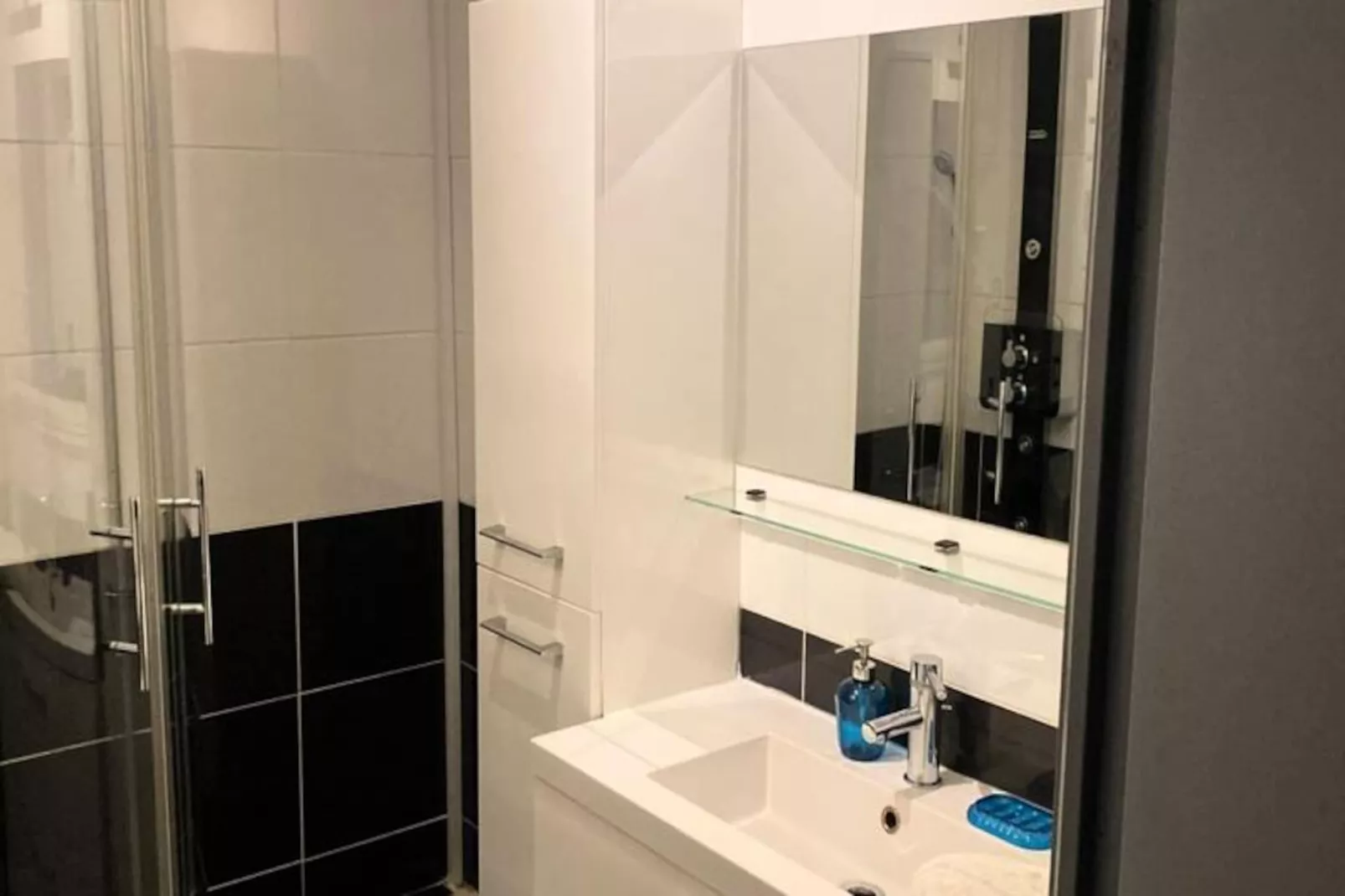 Beau T2 Bis Traversant Idéalement Situé-Niet-getagd