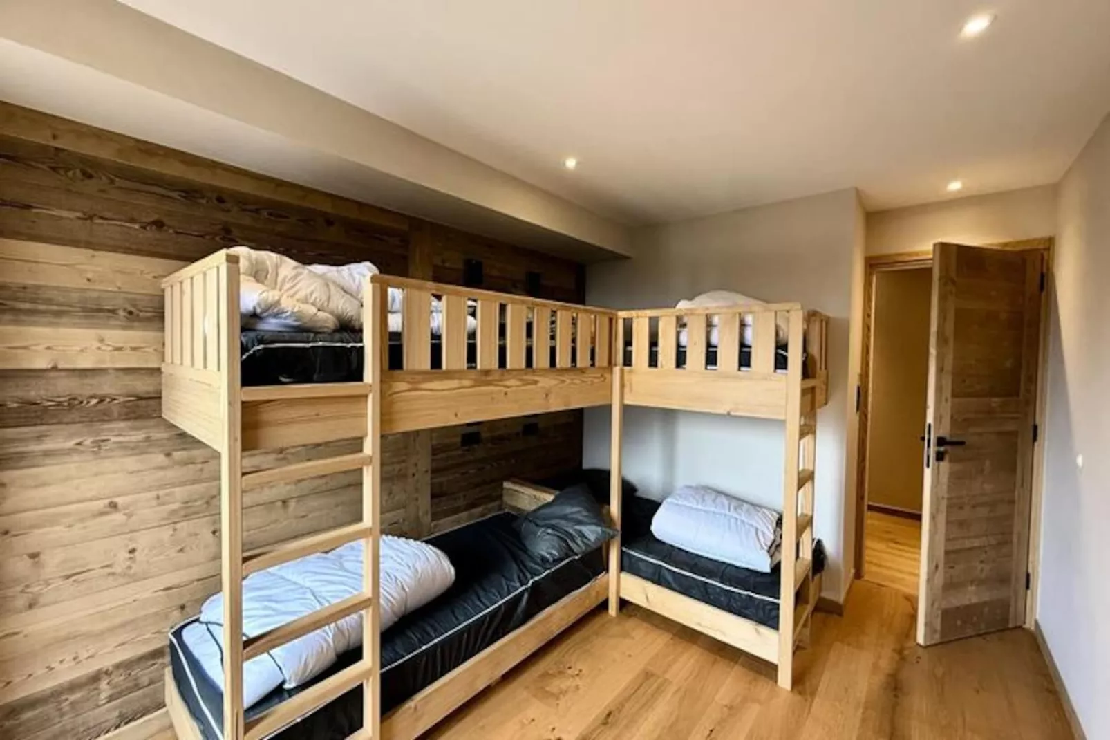 Résidence Complexe Aiguilles-Niet-getagd