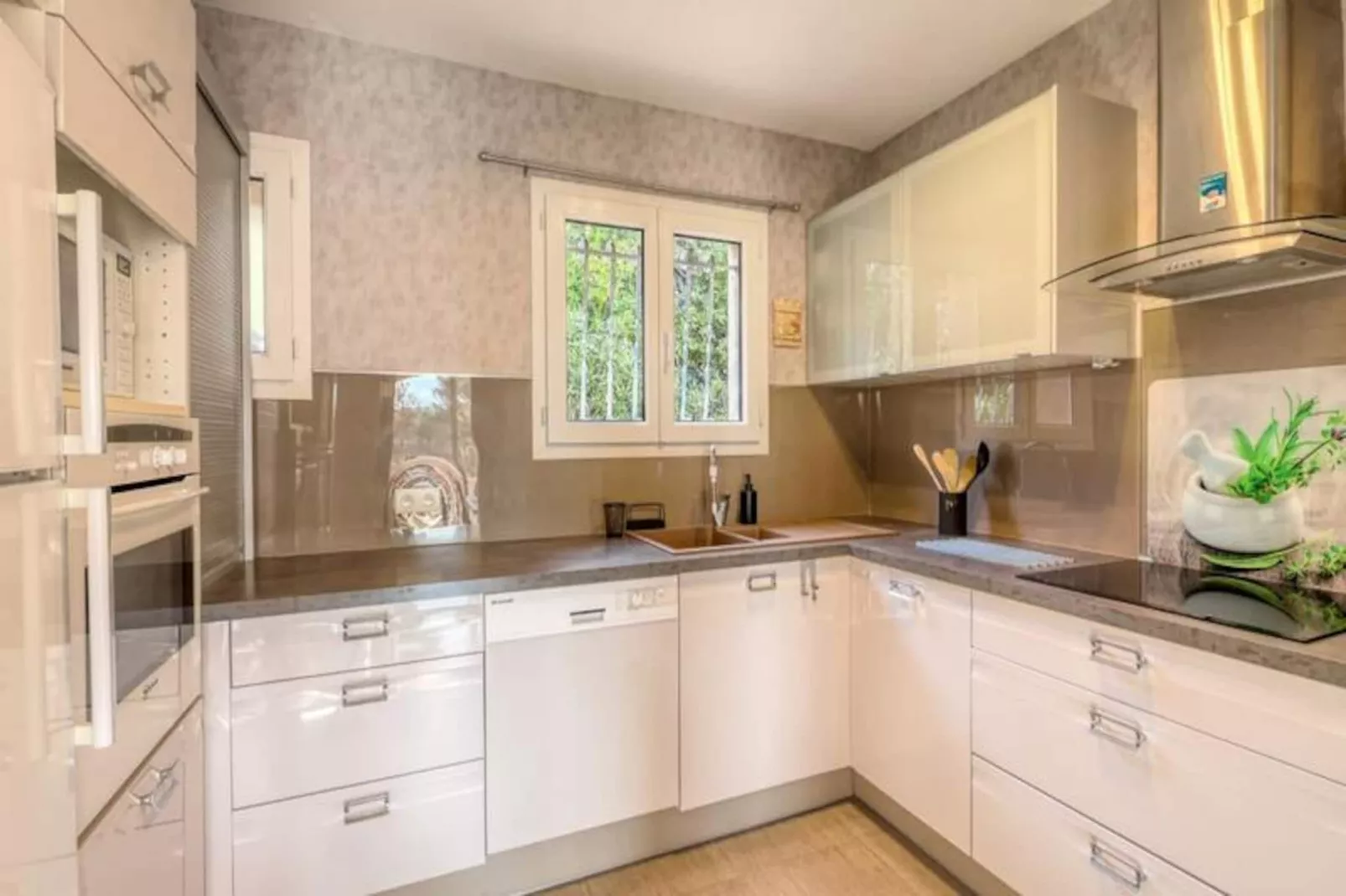 Résidence Vacances En Famille: Maison Avec Piscine & Vue Mer-Niet-getagd