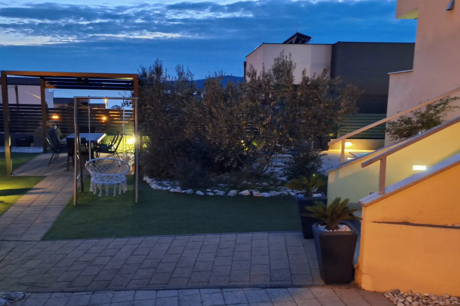 Apartment Cvita & Roza - Two Bedroom Apartment with Balcony and Sea View (Roza) (A1)-Buitenlucht