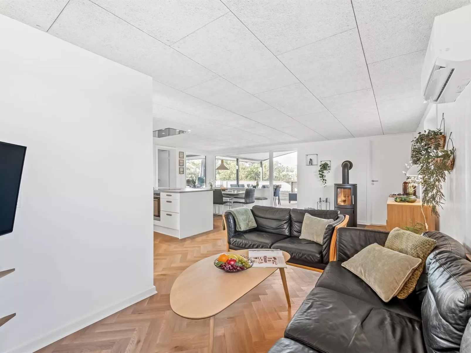 "Bela" -  from the sea-Binnen