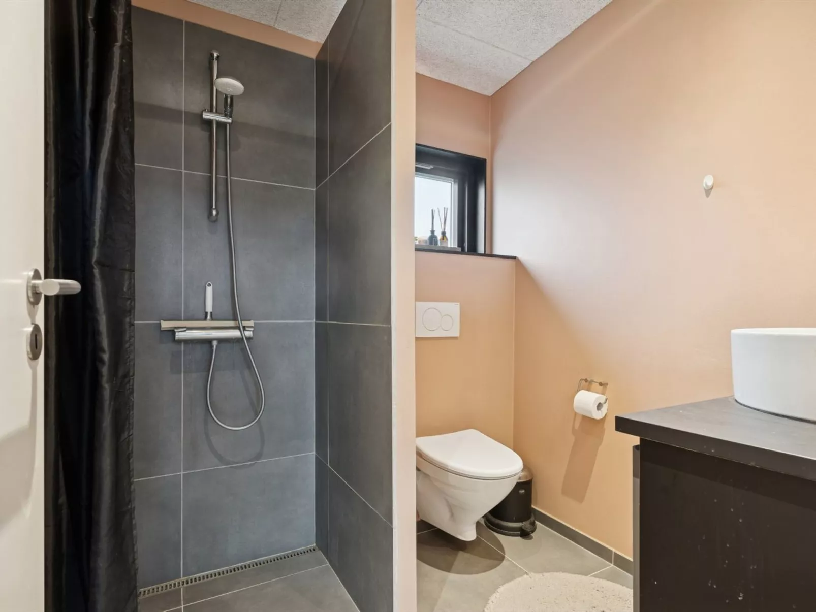 "Emelina" - 300m from the sea-Binnen