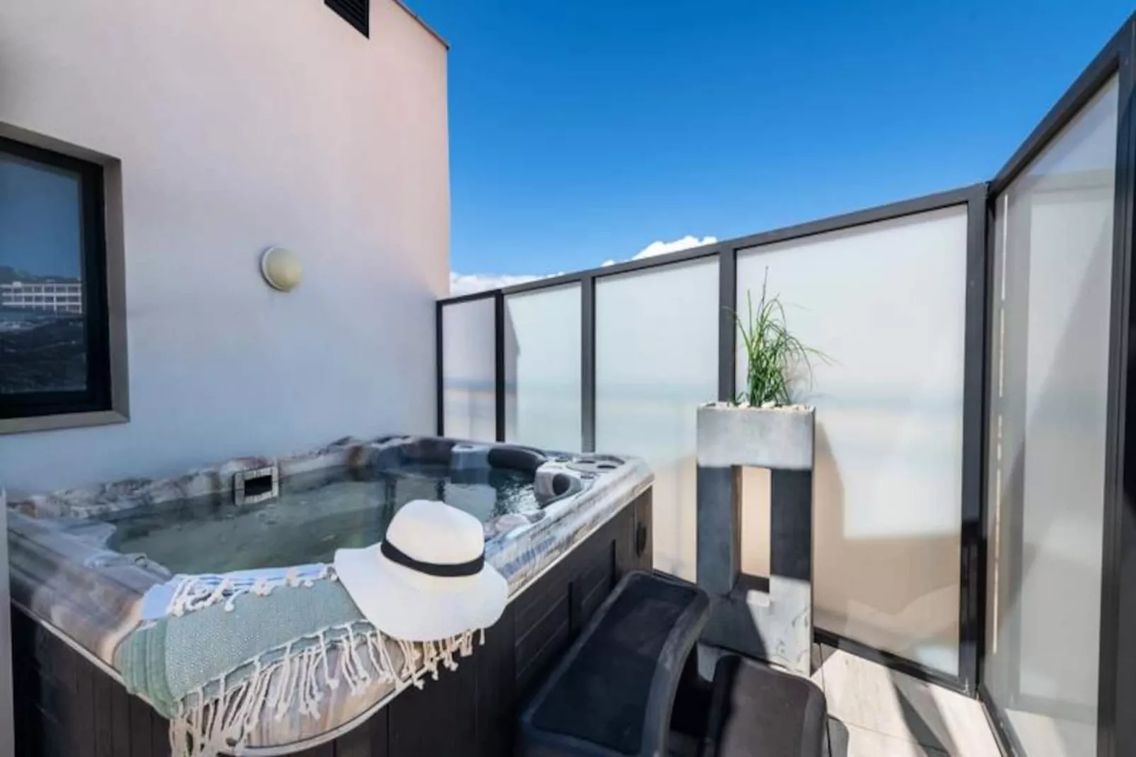 Résidence 4p Rooftop Avec Jacuzzi & Parking, Cannes-Niet-getagd