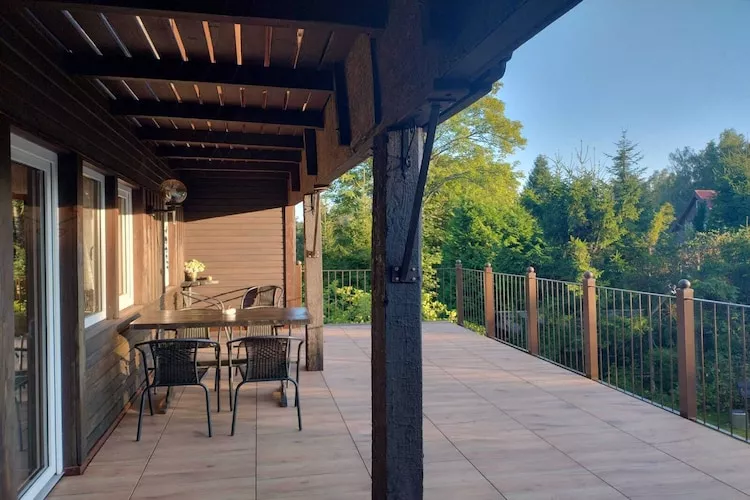 Dom wakacyjny w Szymbarku dla max 8 osób-Terrasbalkon