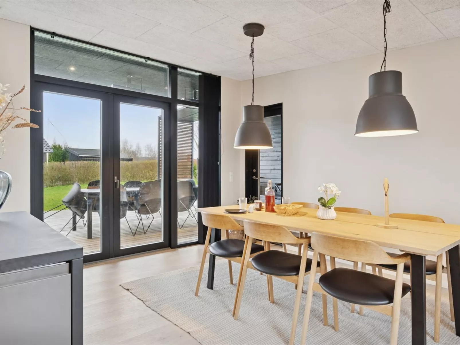 "Emelina" - 300m from the sea-Binnen