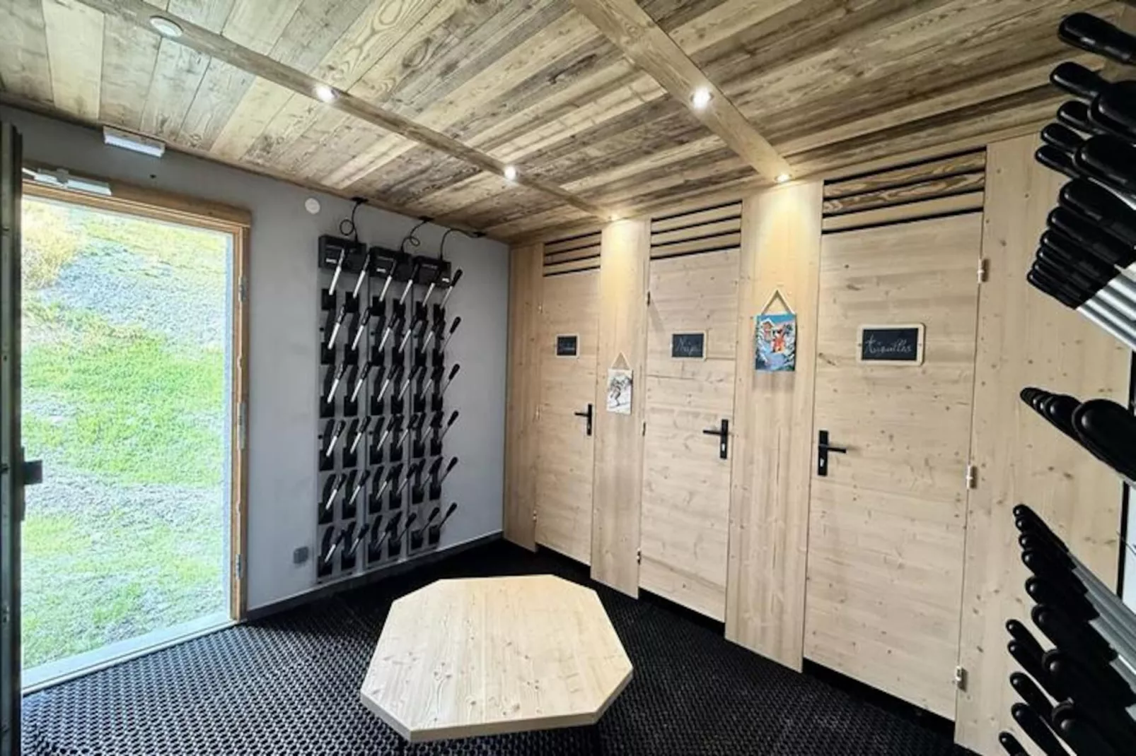 Résidence Complexe Aiguilles-Niet-getagd