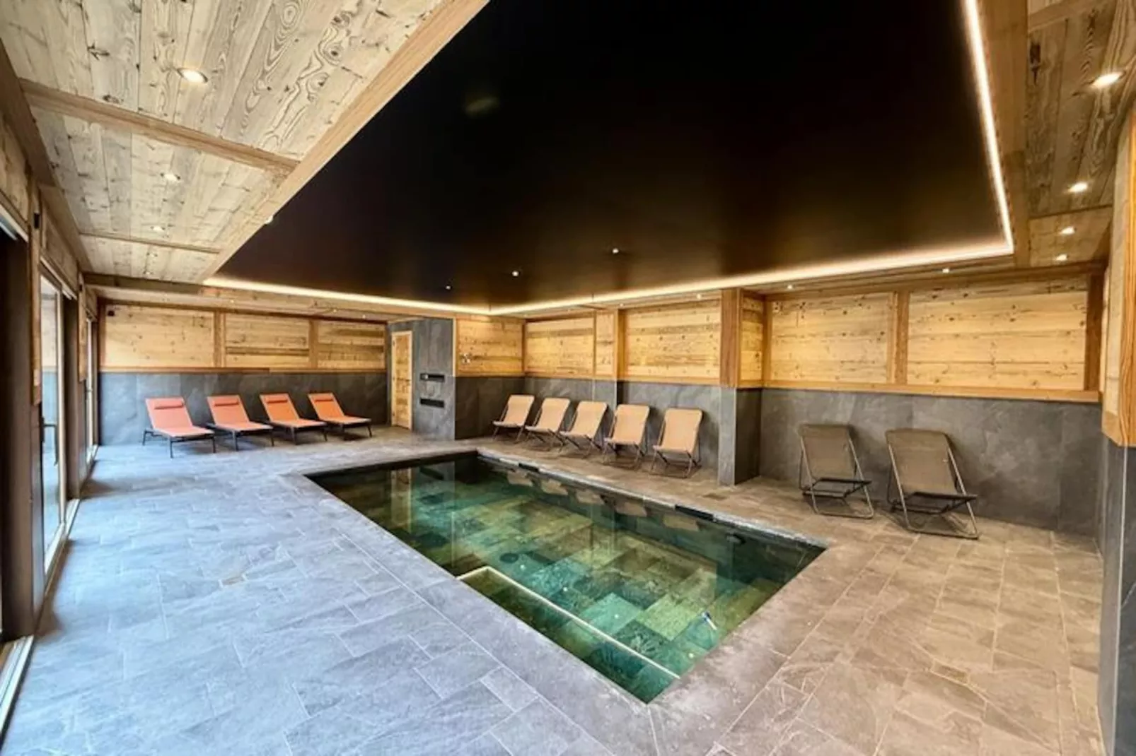 Résidence Complexe Aiguilles-Niet-getagd