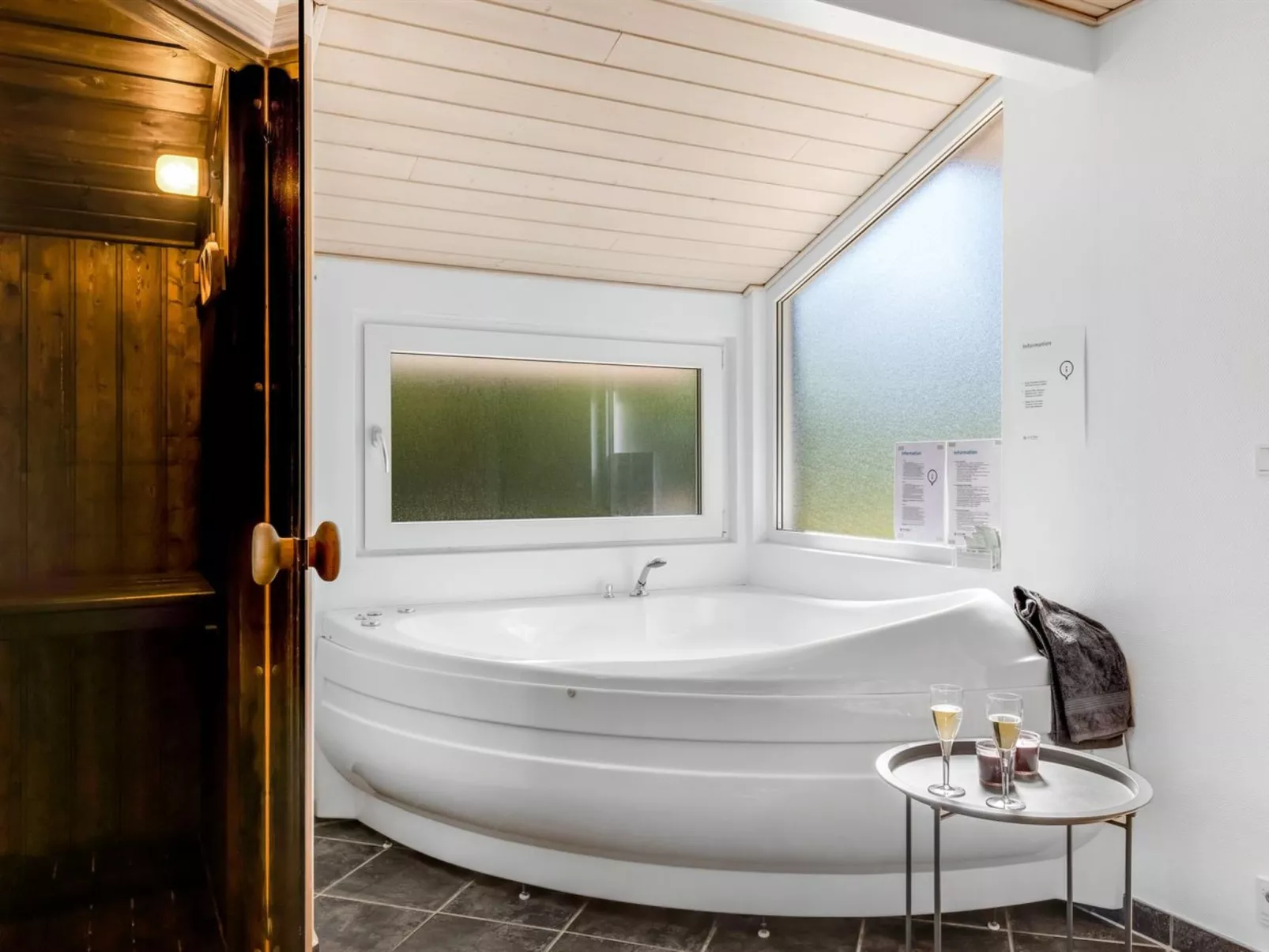 "Arny" - 1.5km from the sea-Binnen