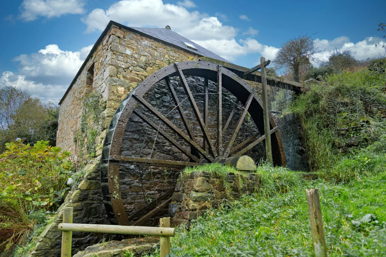 Granitsteinhaus in Guimaëc-Gebied winter 1km