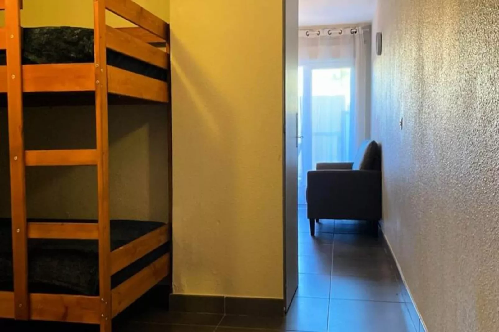 Beau T2 Bis Traversant Idéalement Situé-Niet-getagd