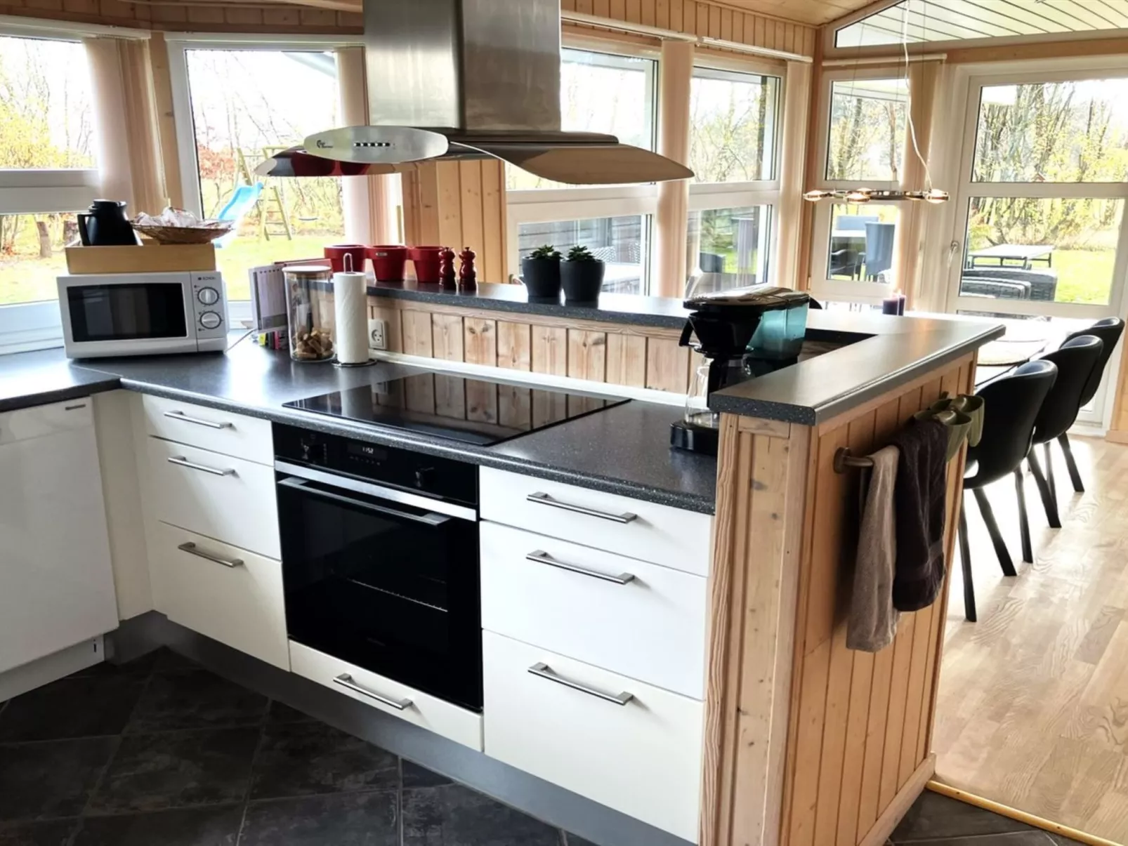 "Arny" - 1.5km from the sea-Binnen