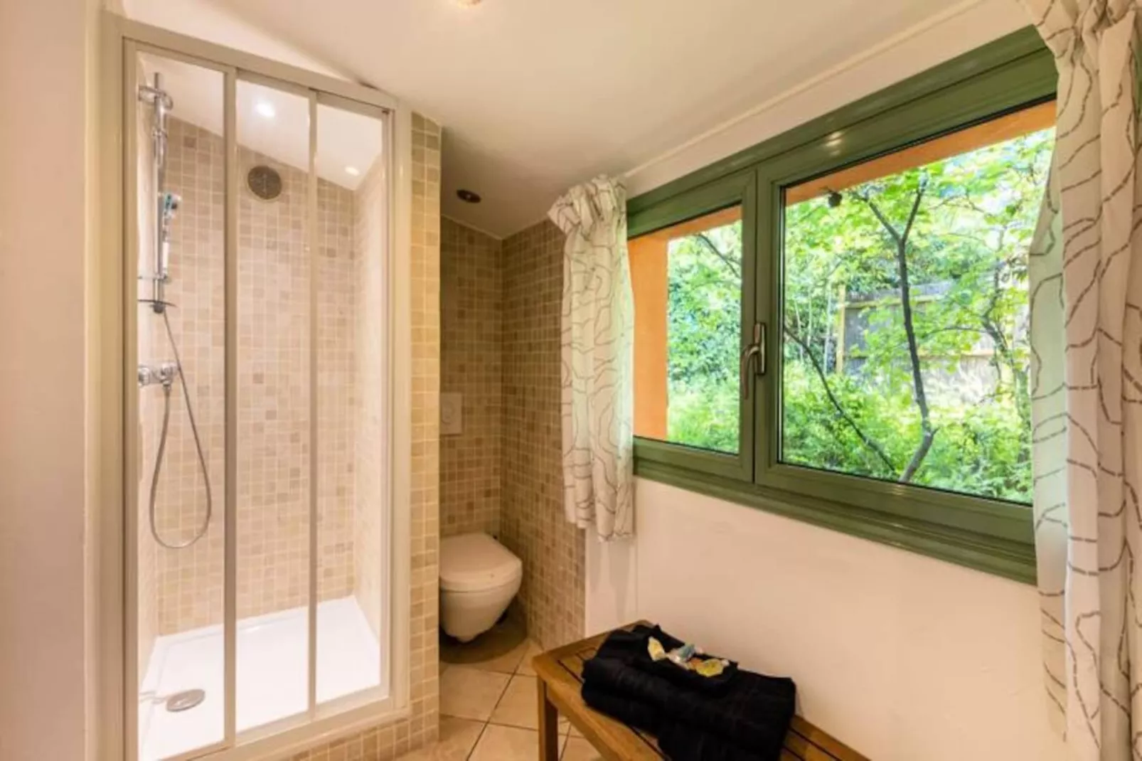 06bv : Cottage Au Calme Avec Piscine-Niet-getagd