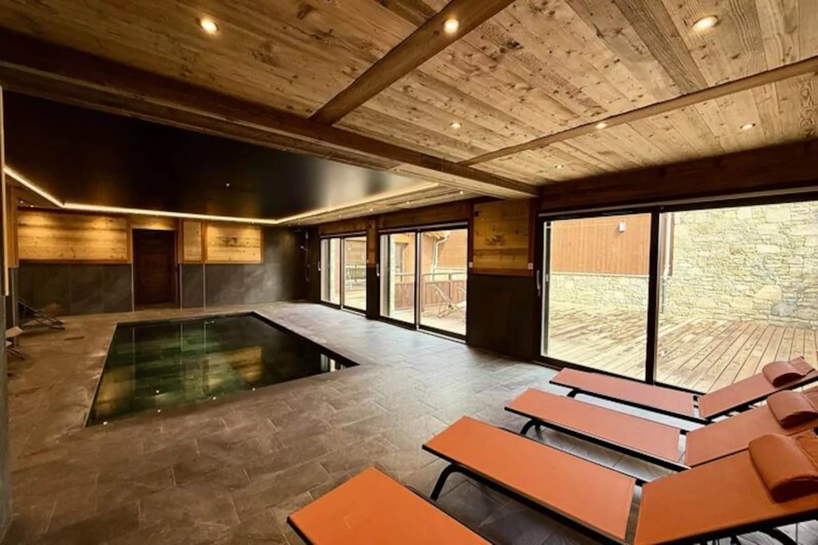 Résidence Complexe Aiguilles-Niet-getagd