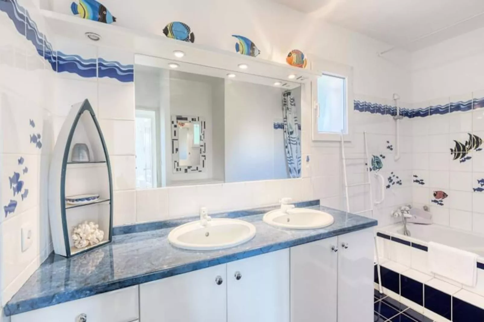 Résidence Vacances En Famille: Maison Avec Piscine & Vue Mer-Niet-getagd