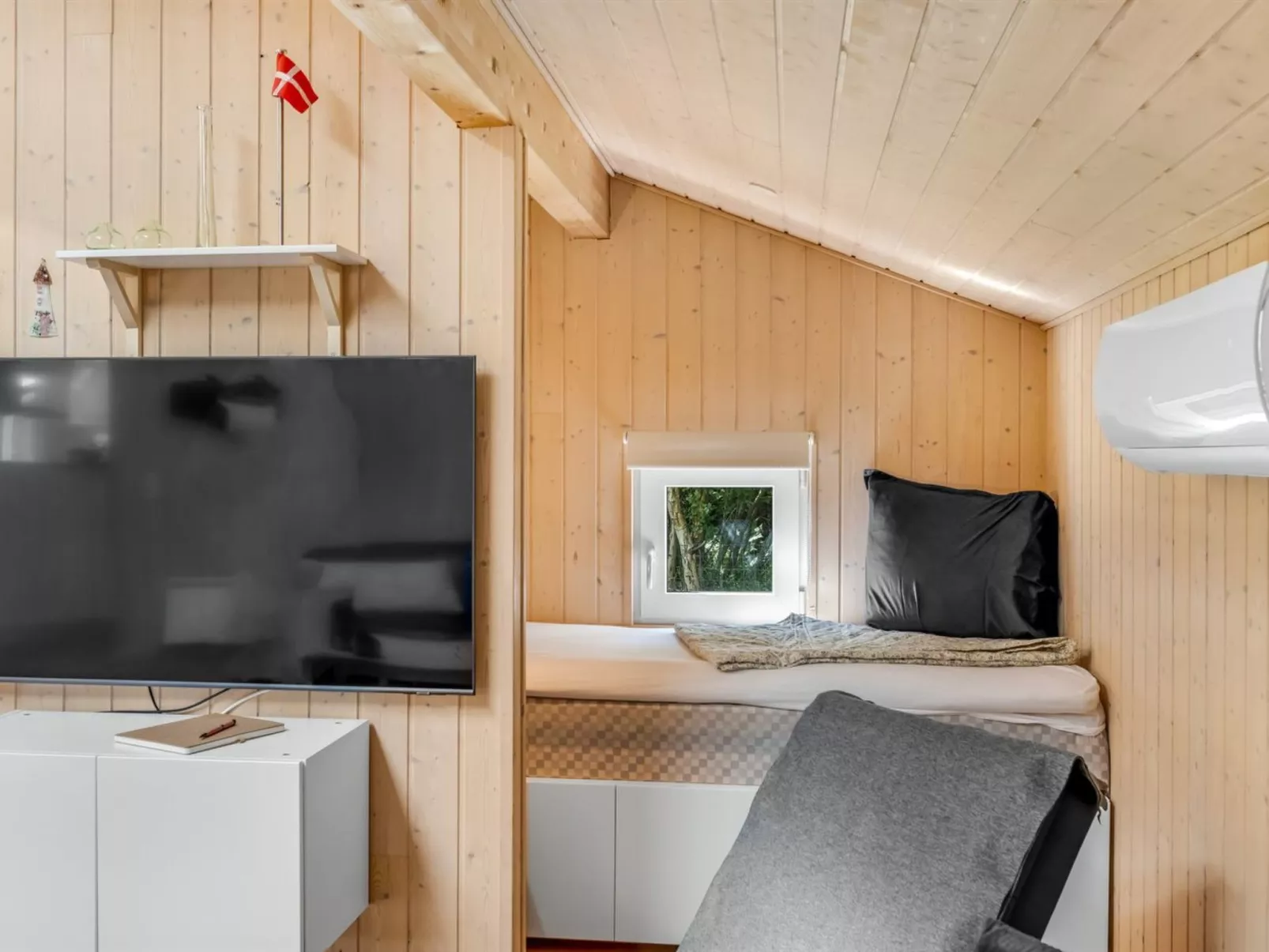 "Arny" - 1.5km from the sea-Binnen