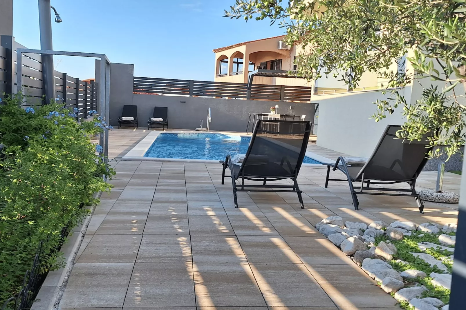 Apartment Cvita & Roza - Two Bedroom Apartment with Balcony and Sea View (Roza) (A1)-Zwembad