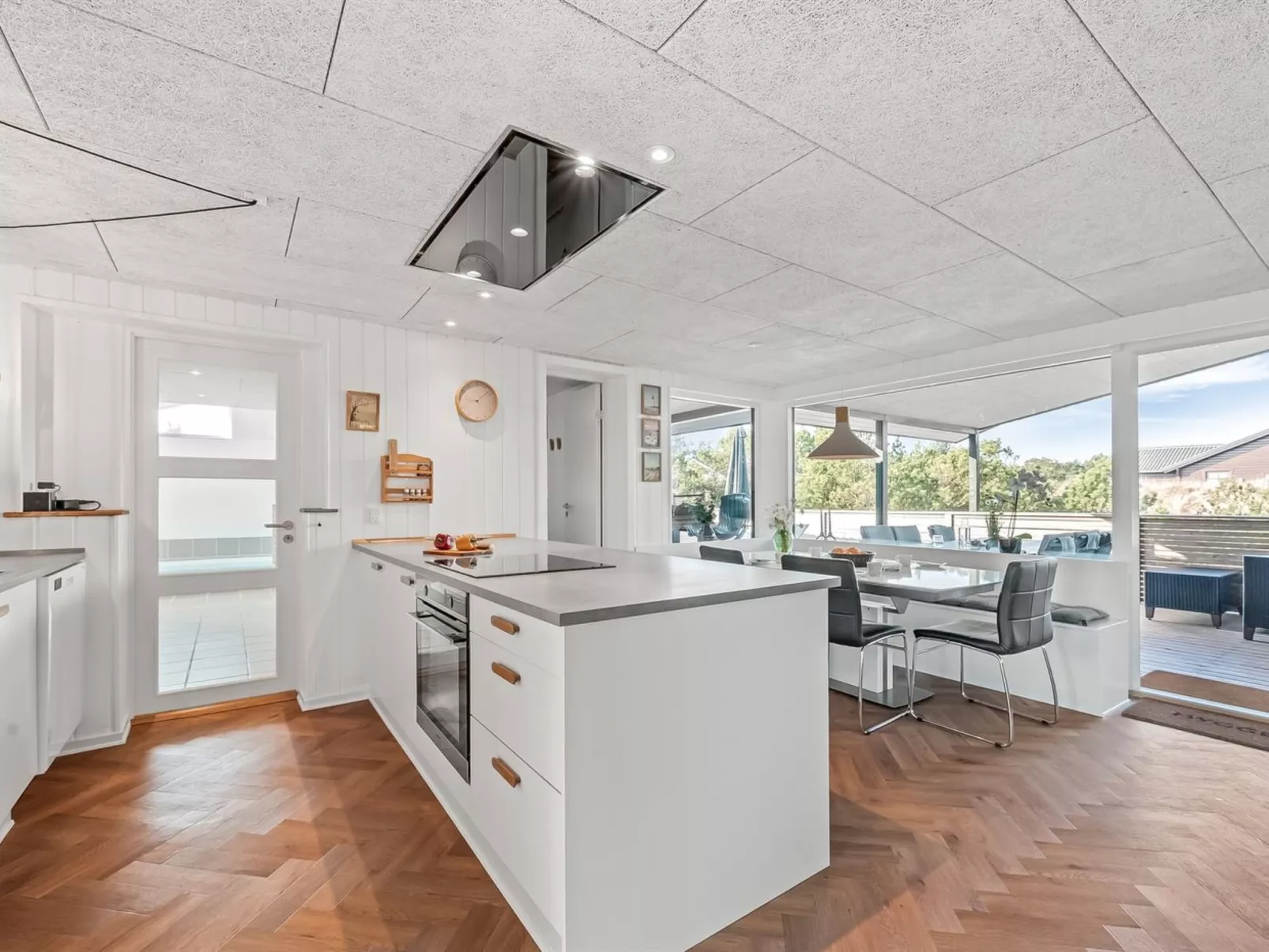 "Bela" -  from the sea-Binnen