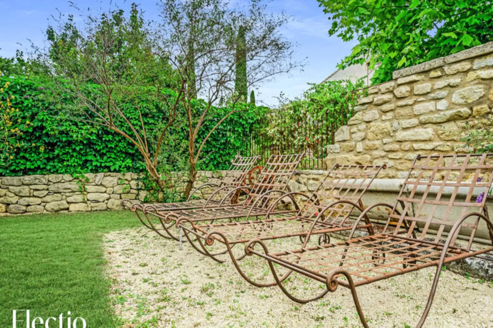 Loggia 7 Cypr&egrave;s | R&eacute;sidence Les Petitons-Niet-getagd