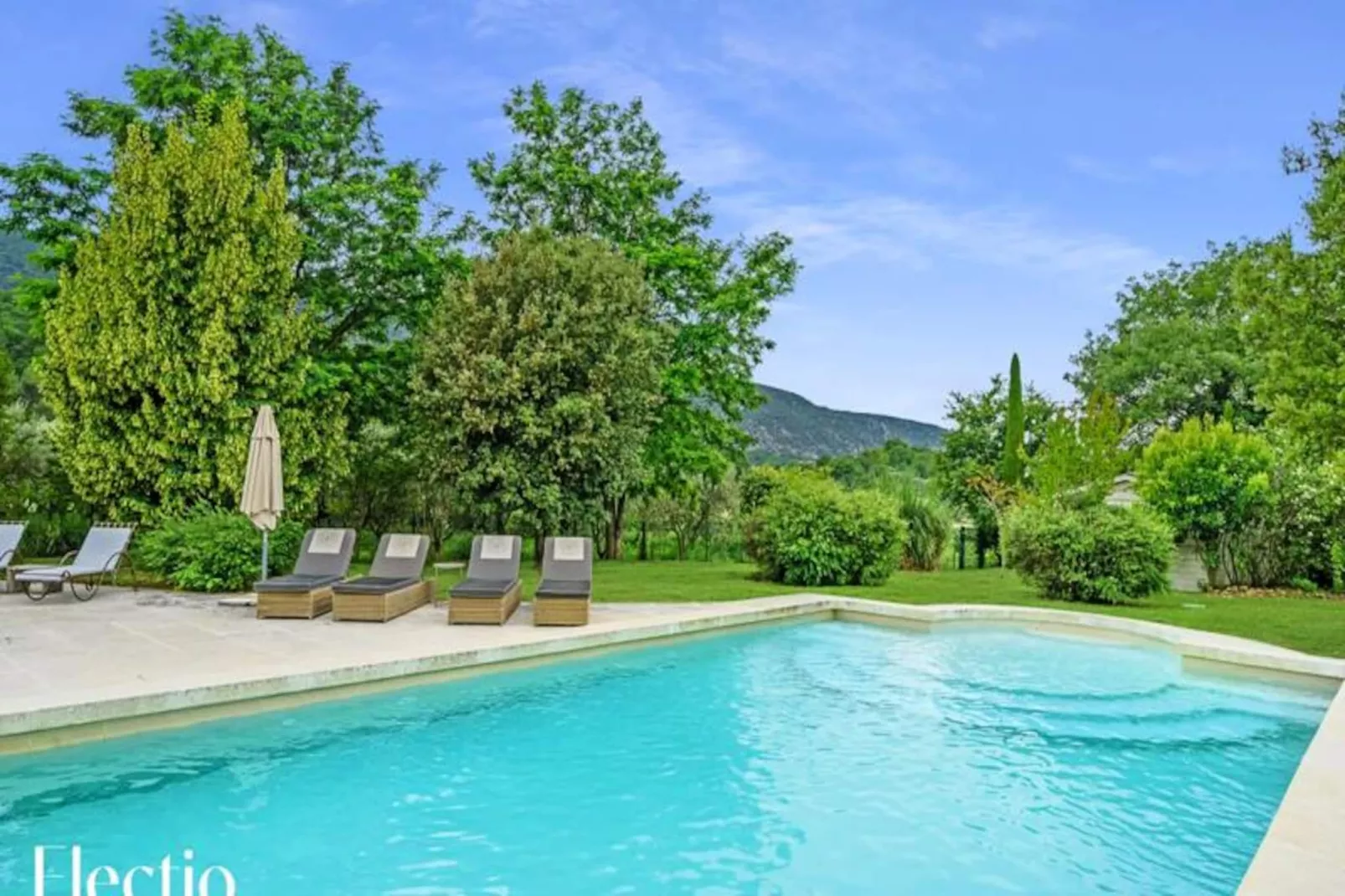 Loggia 7 Cypr&egrave;s | R&eacute;sidence Les Petitons-Niet-getagd