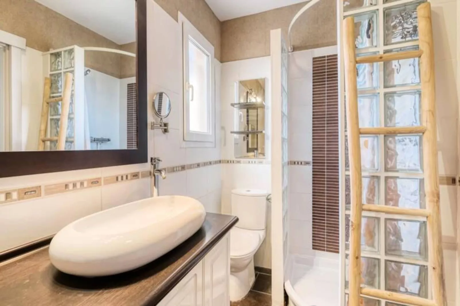 Résidence Vacances En Famille: Maison Avec Piscine & Vue Mer-Niet-getagd