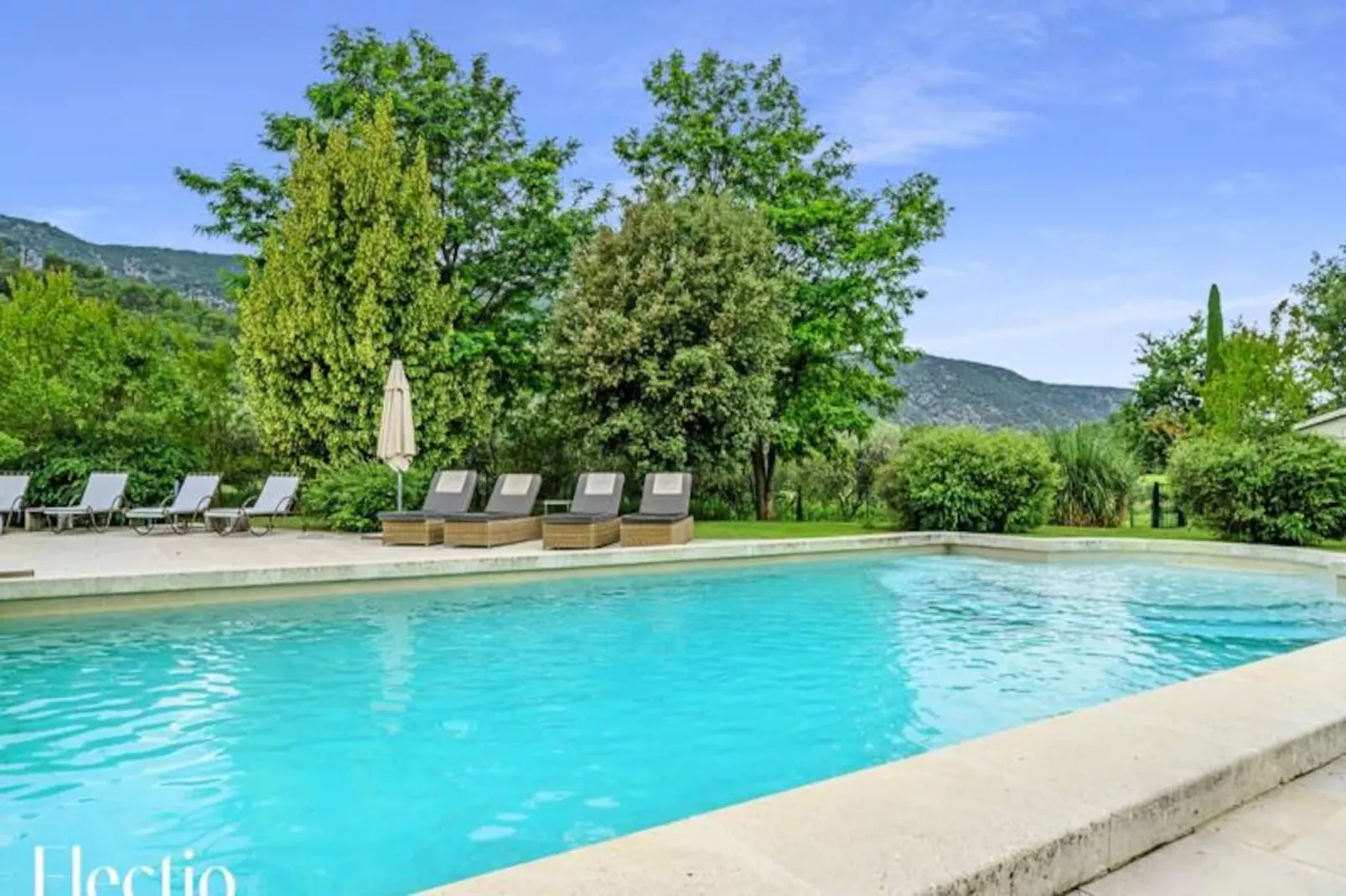 Loggia 7 Cypr&egrave;s | R&eacute;sidence Les Petitons-Niet-getagd