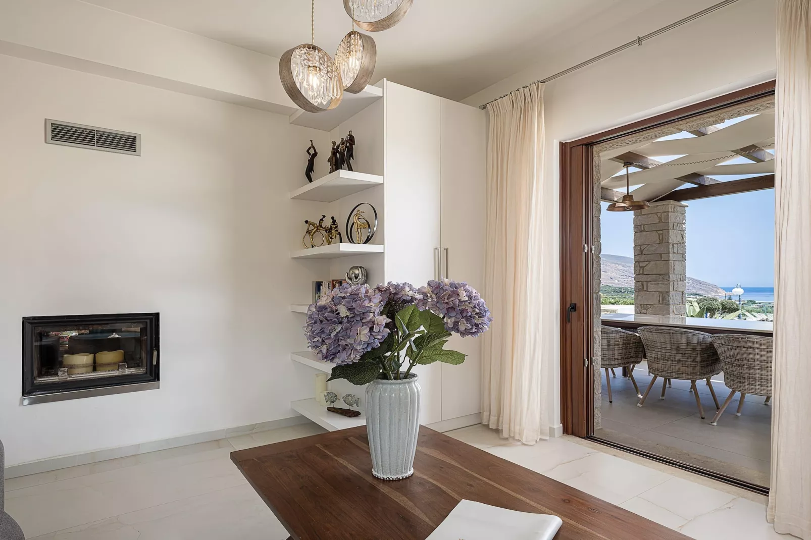 Villa Aloni 8prs-Woonkamer