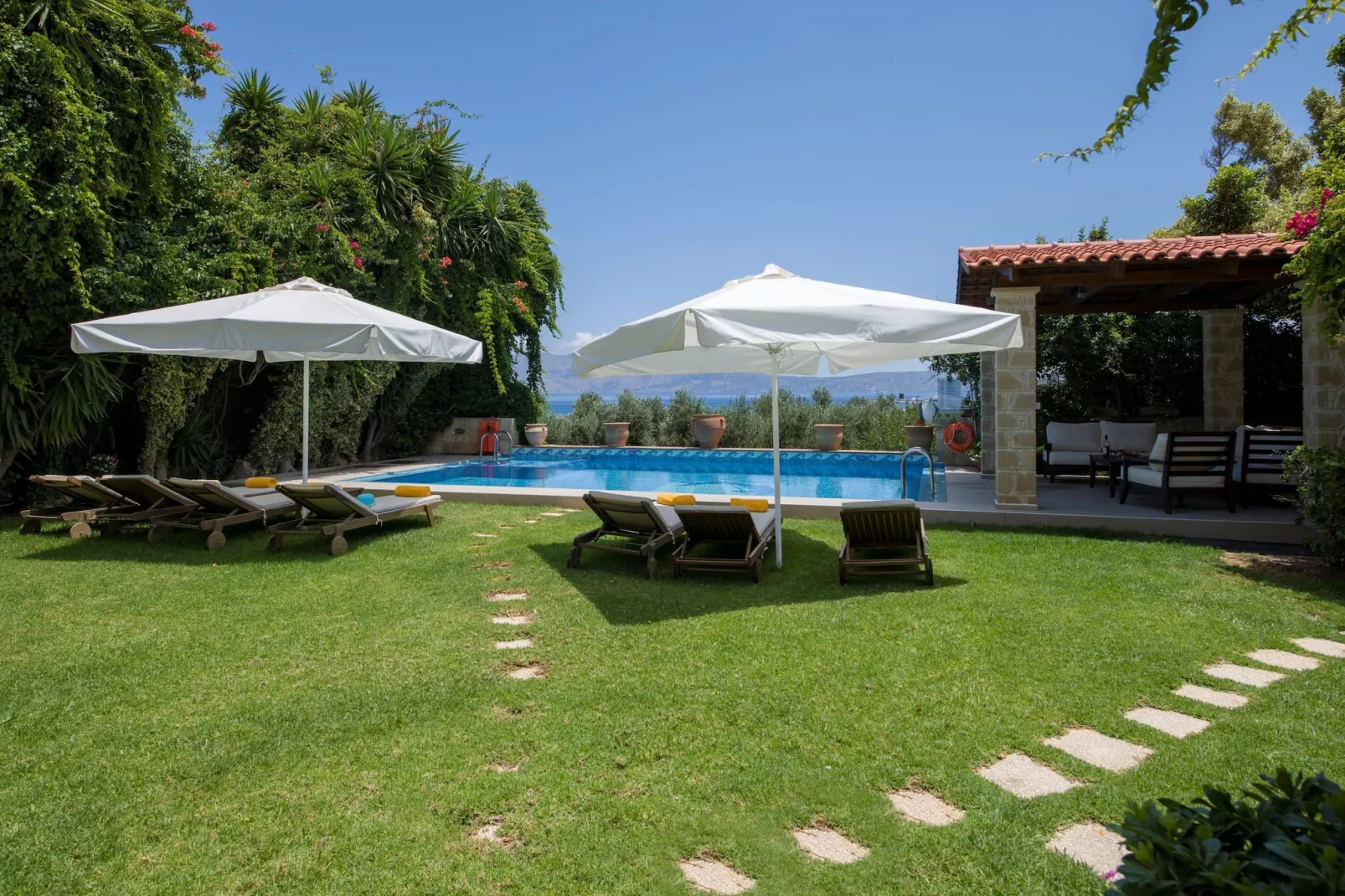 Villa Arhontariki 8prs-Tuinen zomer