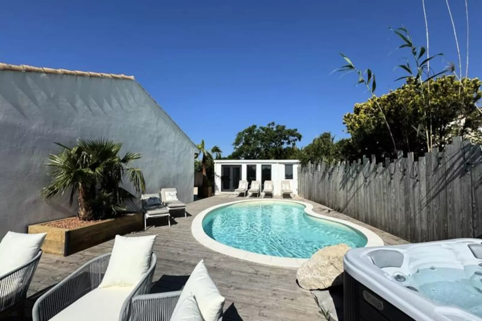 Résidence La Perle Rose Villa Standing 5 &eacute;toiles Avec Piscine Jacuzzi Et Superbe Vue-Niet-getagd