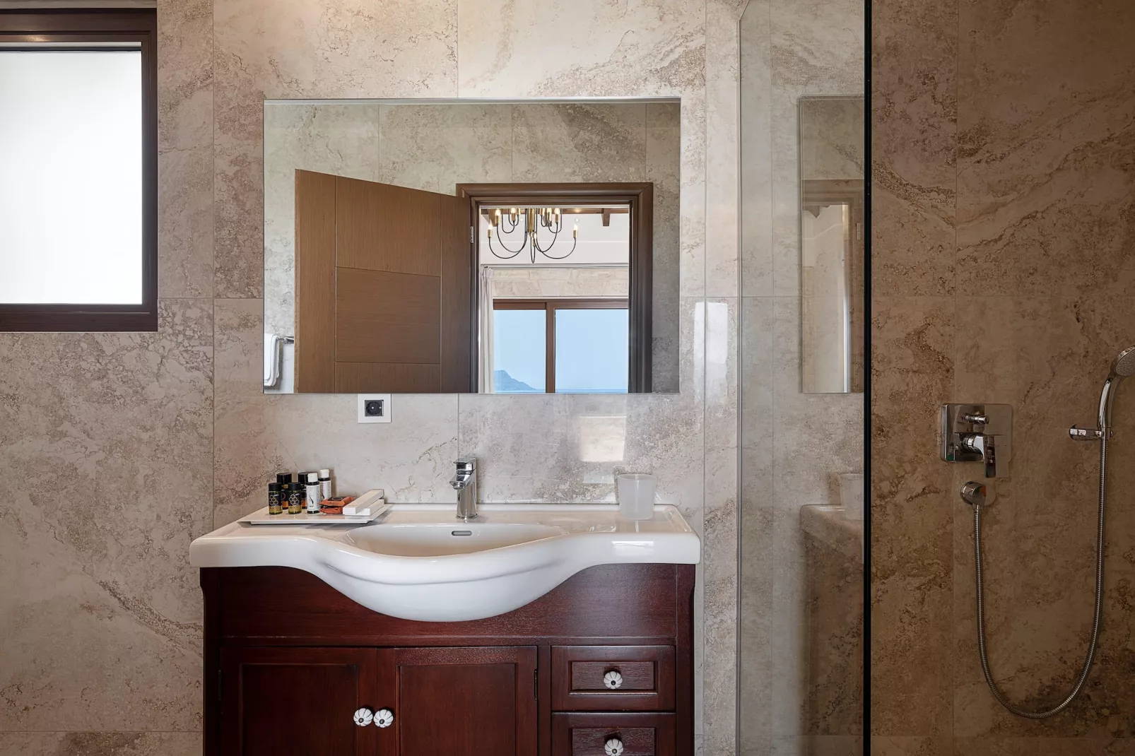 Villa Aloni 8prs-Badkamer