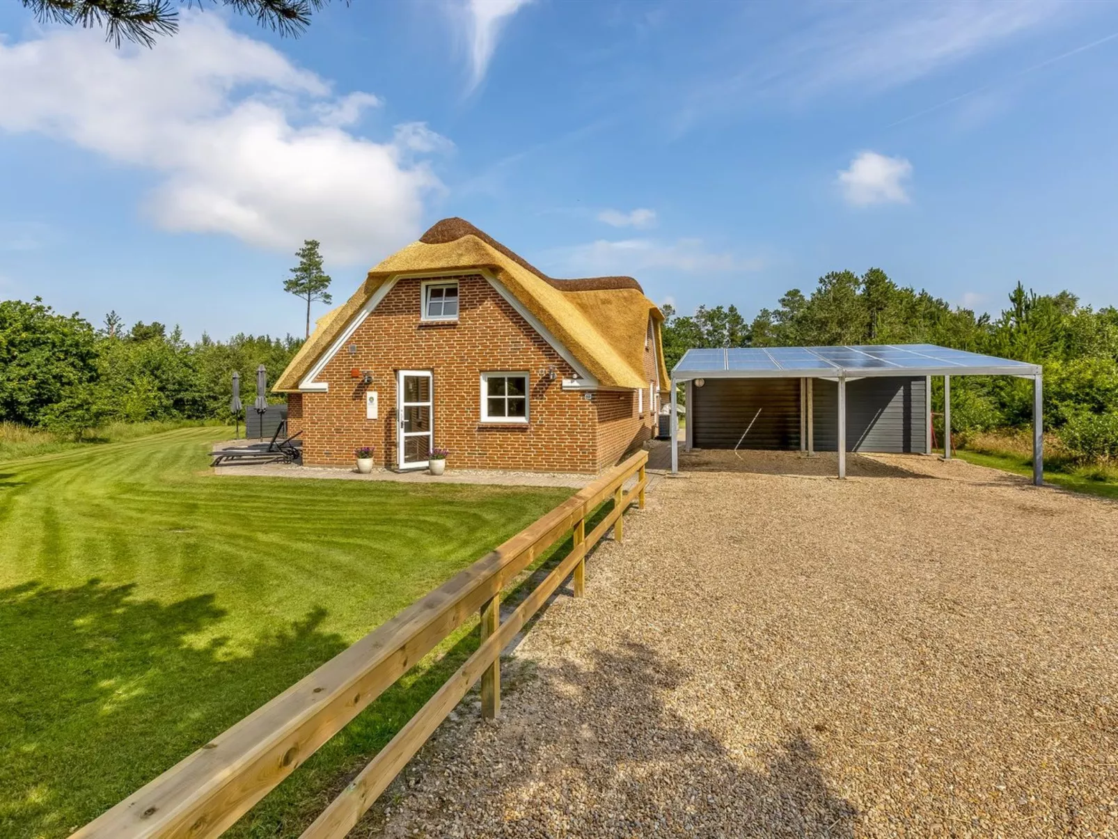 "Sondra" -  from the sea-Buiten