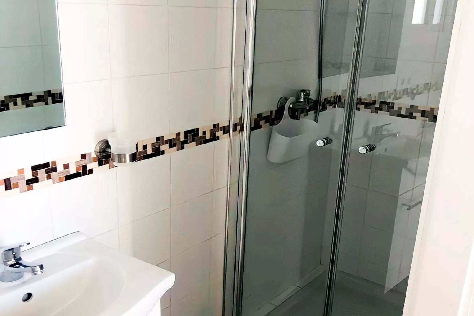 4637- +34696547830-Badkamer