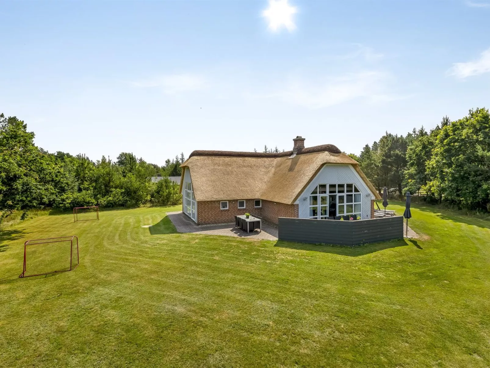 "Sondra" -  from the sea-Buiten