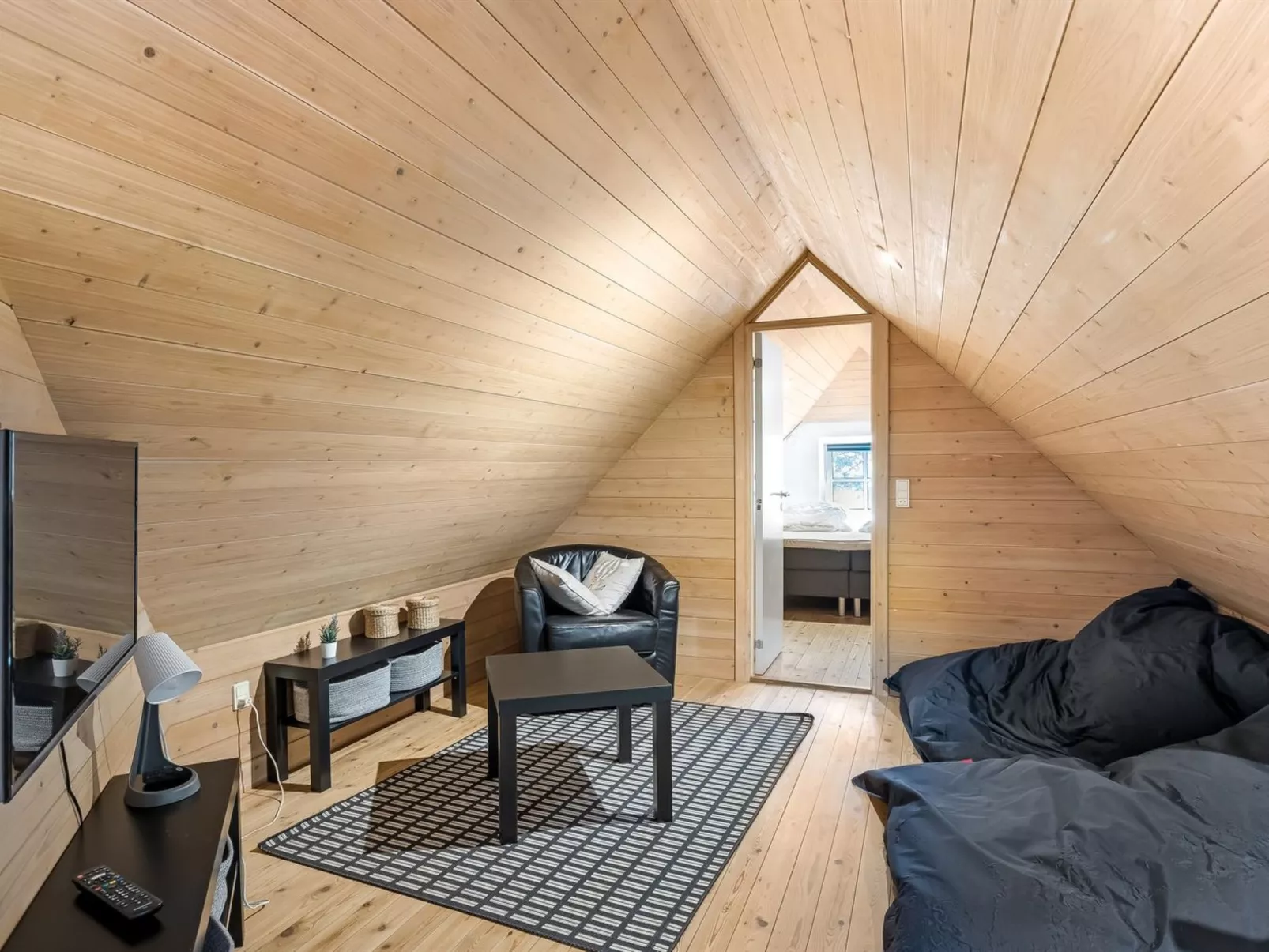 "Sondra" -  from the sea-Binnen