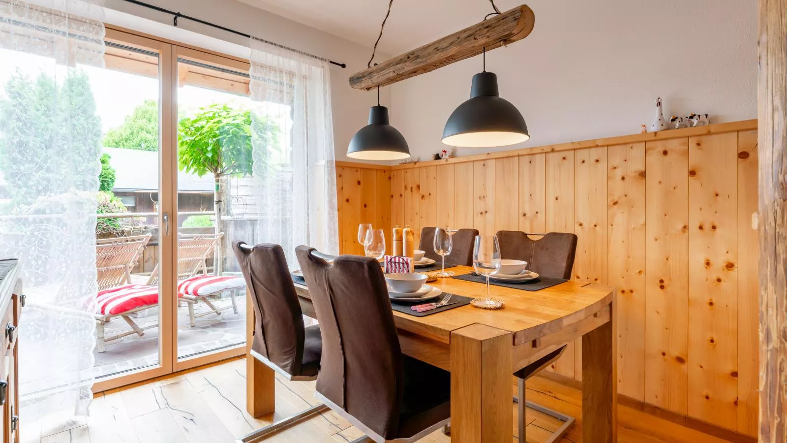 Tauernapart I und II-Eetkamer