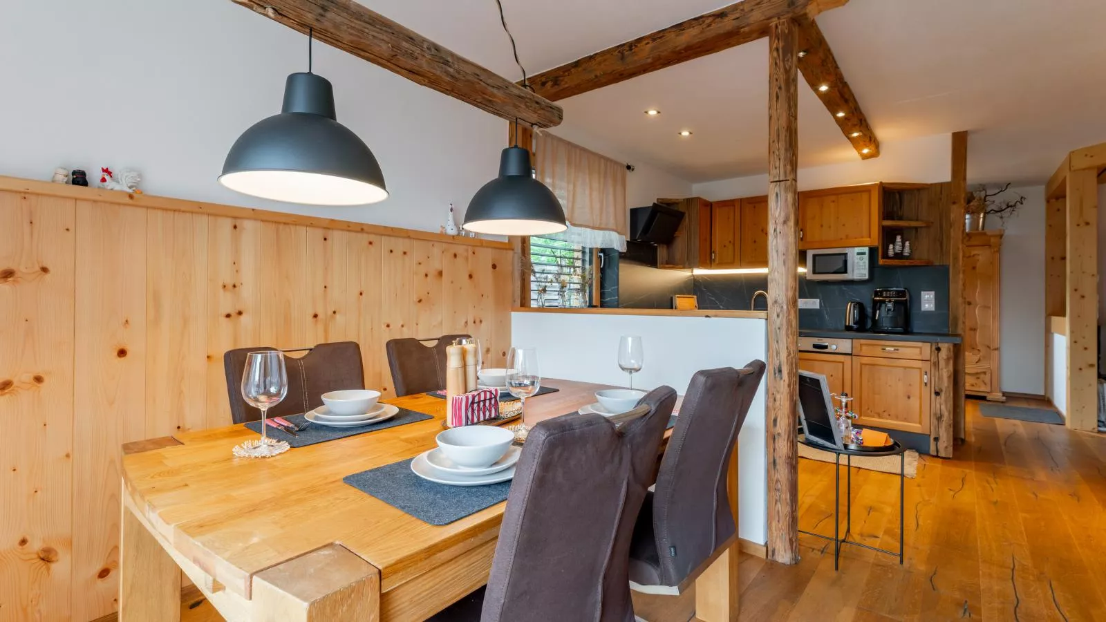 Tauernapart I und II-Eetkamer