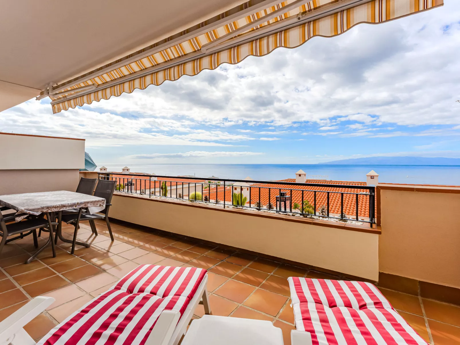 Santiago Seaview-Buiten