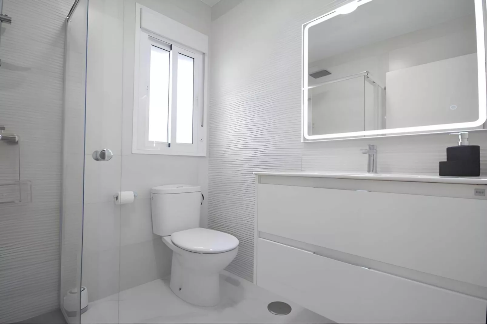 4676-+34696547830-Badkamer