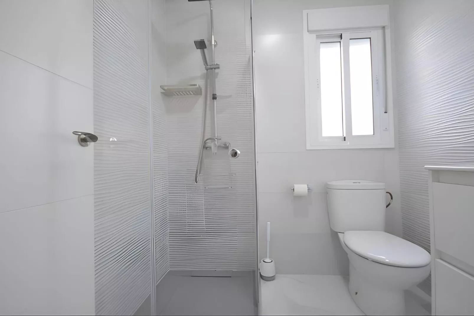 4676-+34696547830-Badkamer