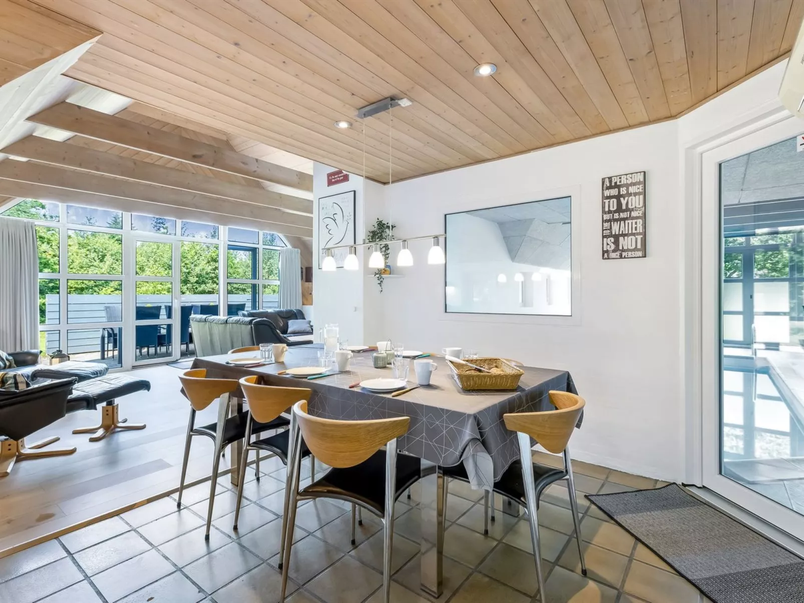 "Sondra" -  from the sea-Binnen