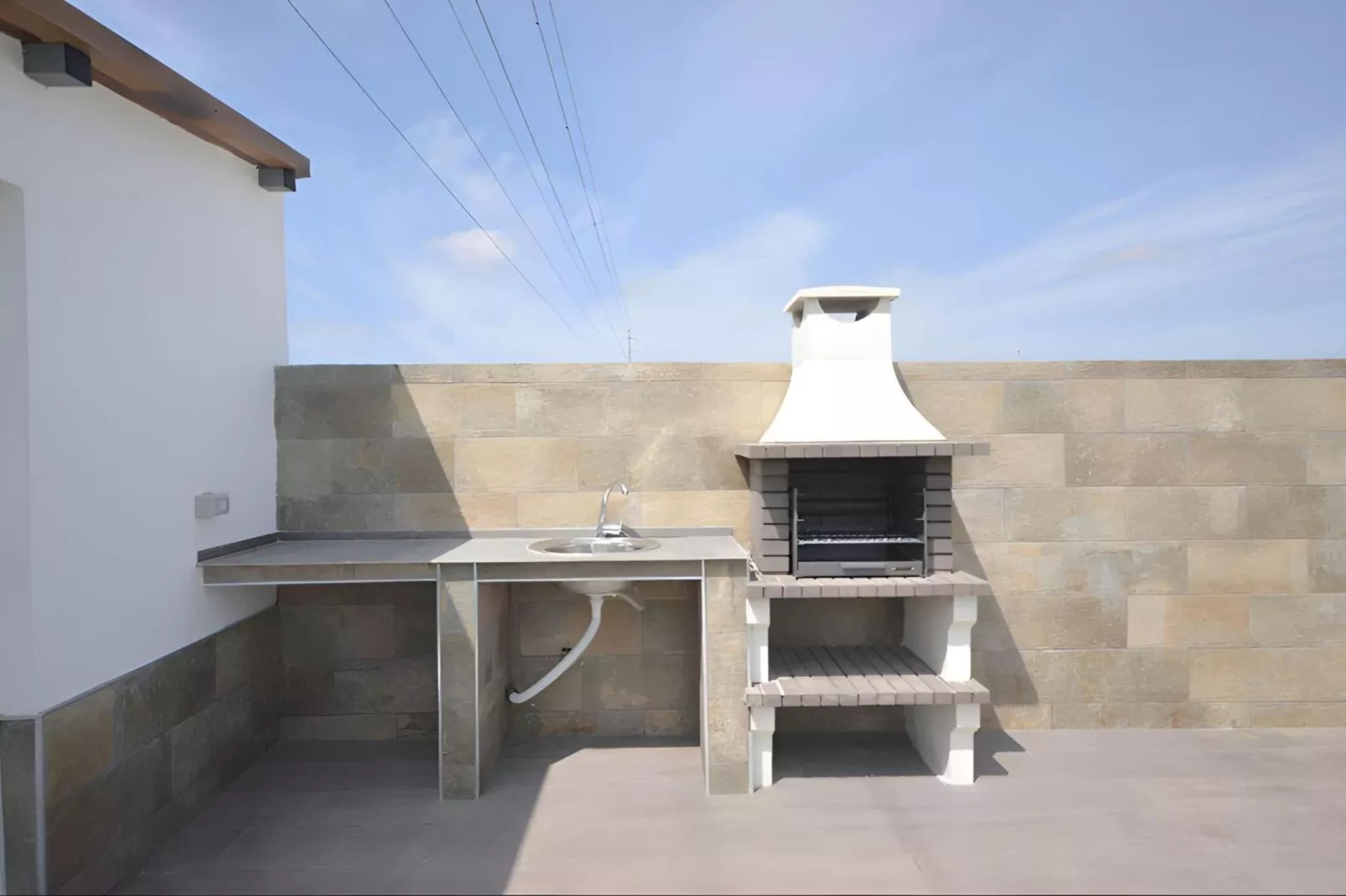 4676-+34696547830-Faciliteiten