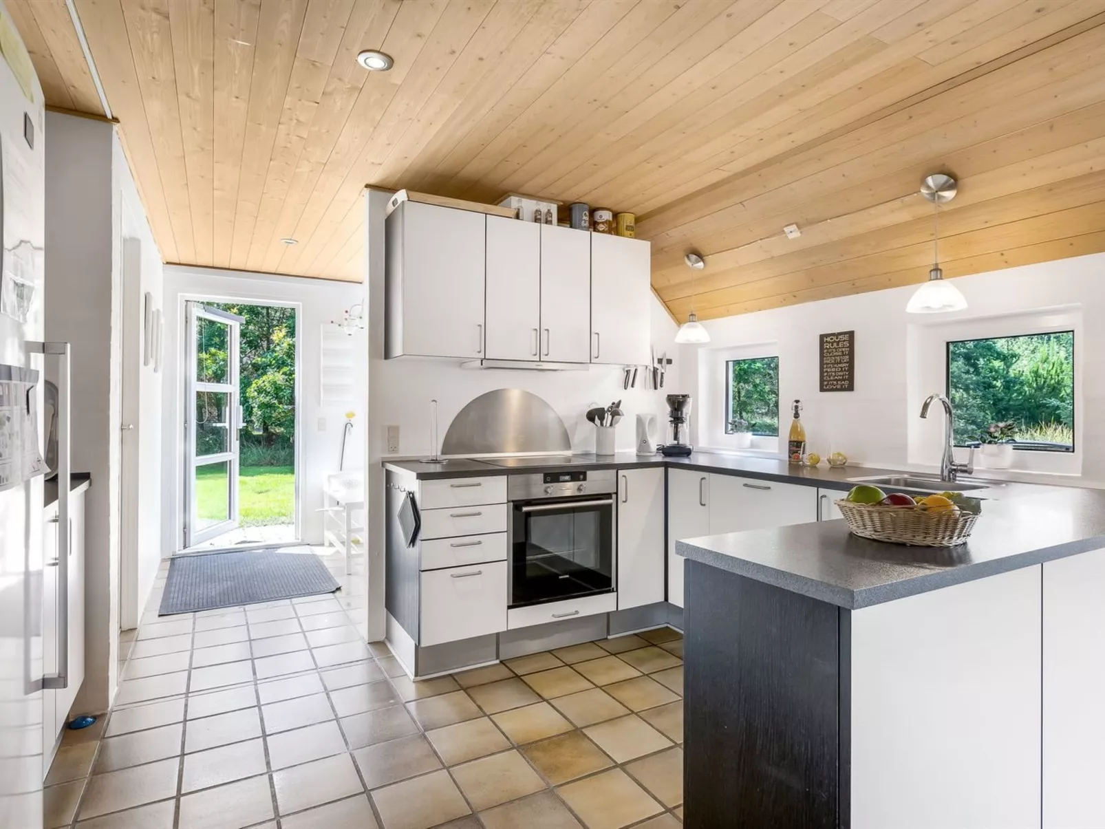 "Sondra" -  from the sea-Binnen