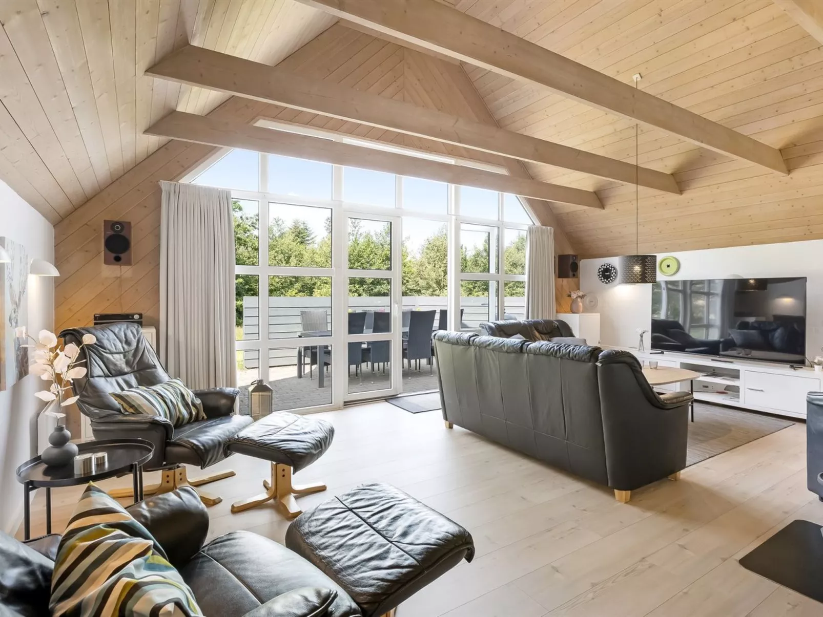 "Sondra" -  from the sea-Binnen